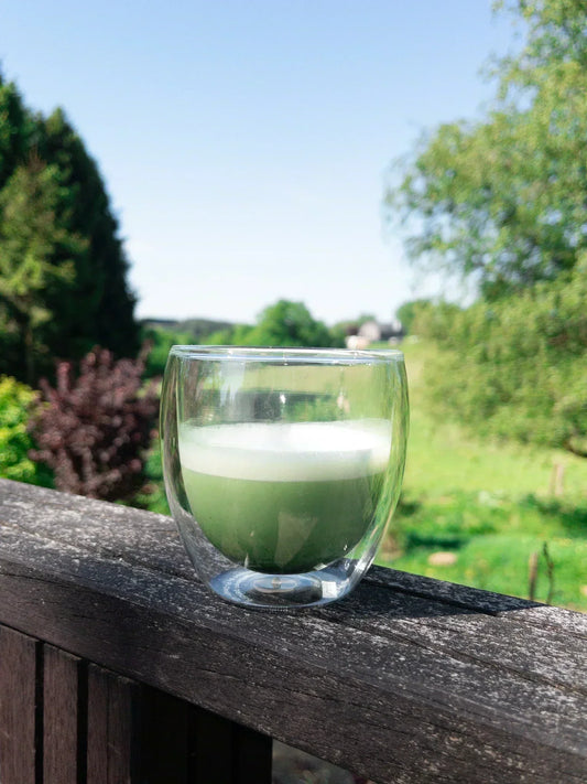 Verre contenant du Matcha Premium Bio Clearspring | Eat in Japan Épicerie en ligne